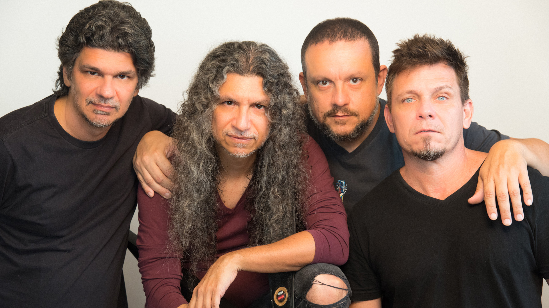 Taurus lança ‘Dark Ages’ com participação especial de Prika Amaral (Nervosa)
