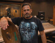 ZEBA estreia em carreira solo com álbum 'New Old Ones' Zeba Ft