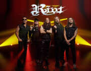 Riot V celebra 50 anos de carreira com show histórico na Ópera de Arame em Curitiba Riot V Photo By Tom Flynn (with Logo) Web