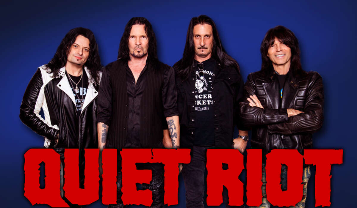 Quietriot Photo 03 Wlogo