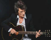 Ronnie Wood traz turnê Fearless a São Paulo com participação de Imelda May, em show que celebra 60 anos de música e 50 anos como um dos Rolling Stones Ronnie Wood