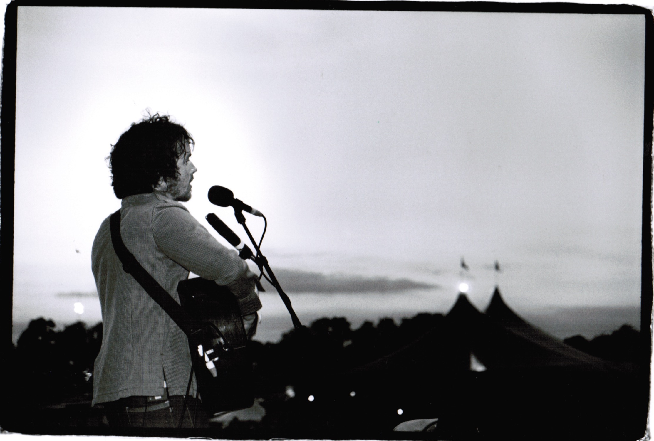 Damien Rice celebra 25 anos de “O” com show na Sala São Paulo em maio de 2027